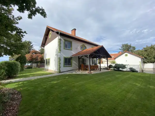 Eladó családi ház, Balatonföldvár 6 szoba 191 m² 230 M Ft