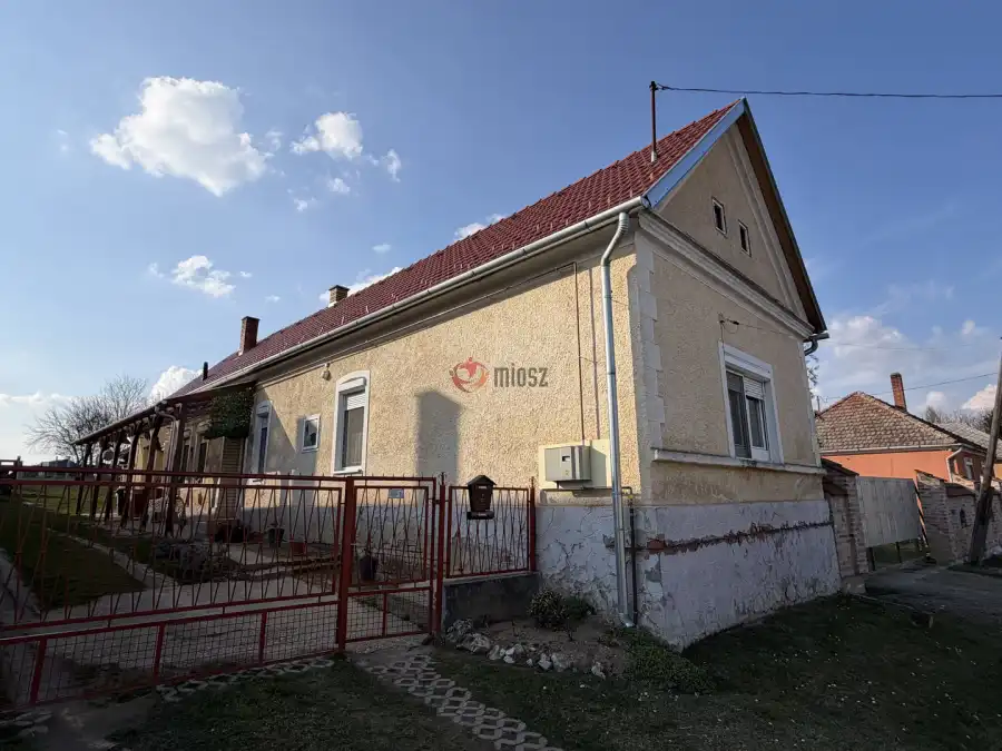 eladó családi ház, Kacorlak